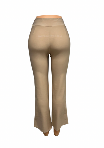 -COMFORTBROEK FLARED BEIGE MET GOUDEN KETTING