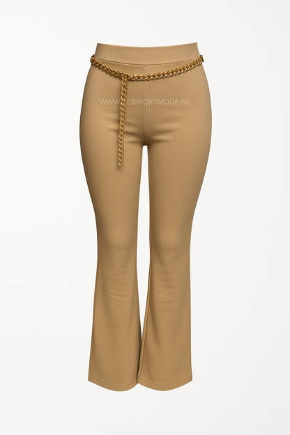 -COMFORTBROEK FLARED BEIGE MET GOUDEN KETTING