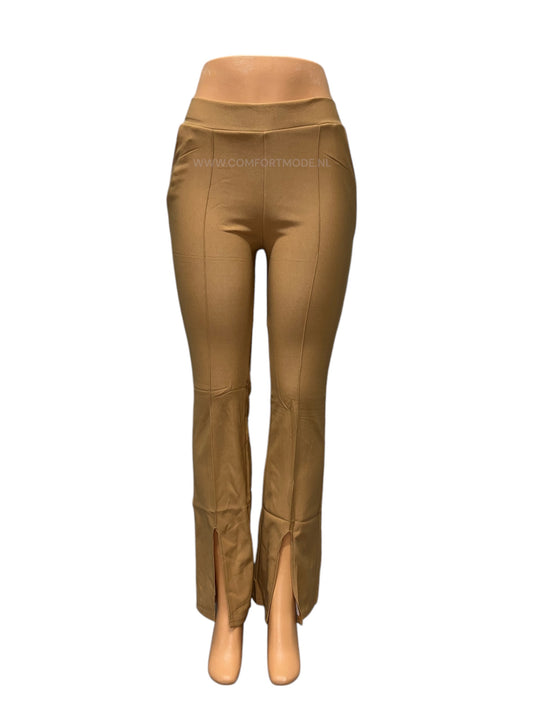 -COMFORTBROEK BEIGE FLARED MET SPLIT