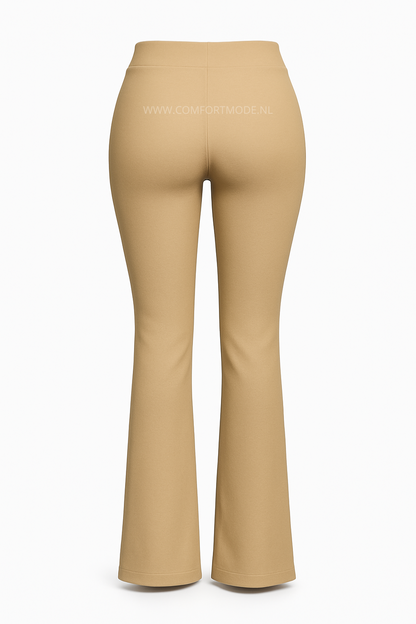 -COMFORTBROEK FLARED BEIGE MET GOUDEN KETTING