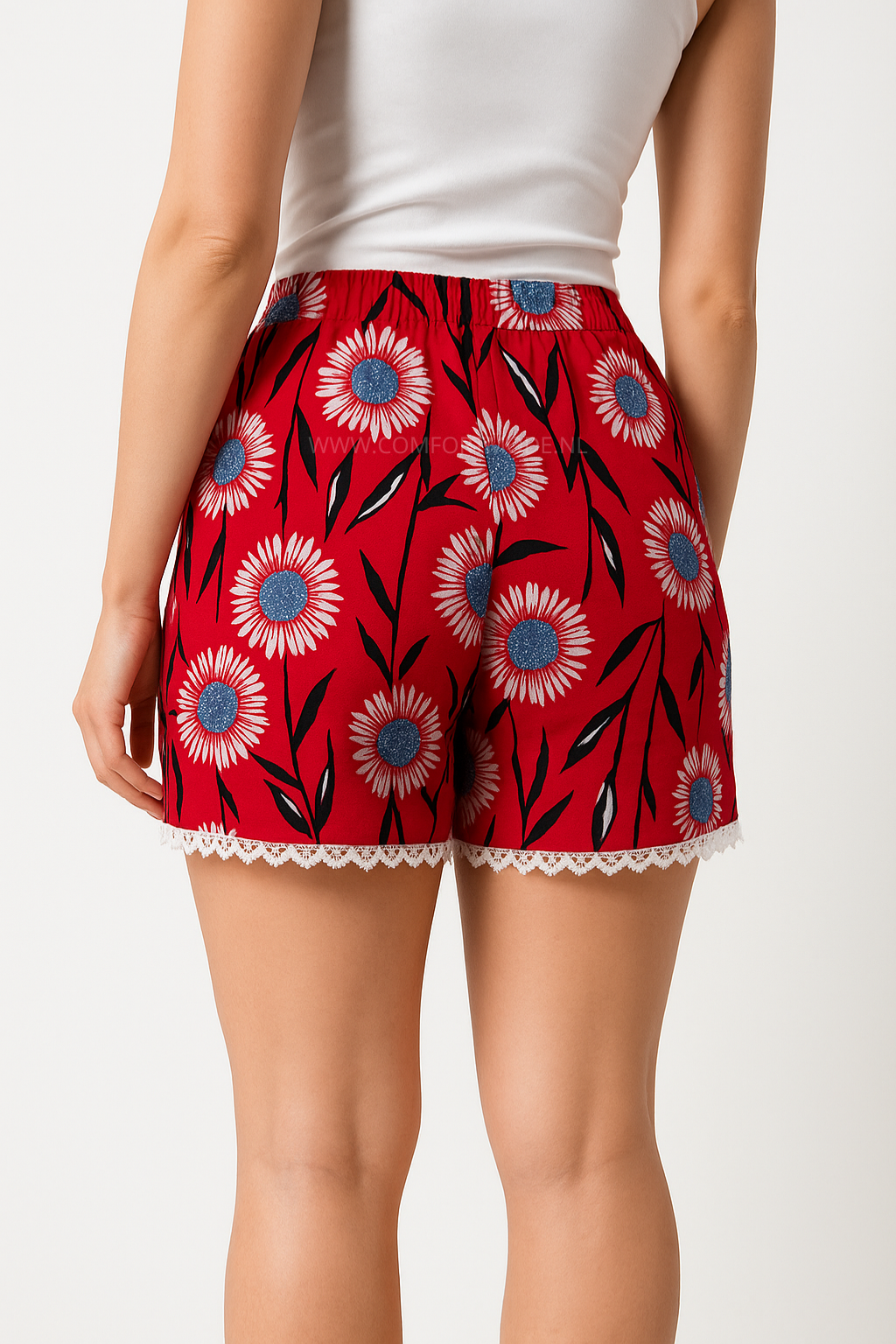 LUCHTIGE ZOMERBROEK MET PRINT ROOD/ZWART- KORTE BROEK