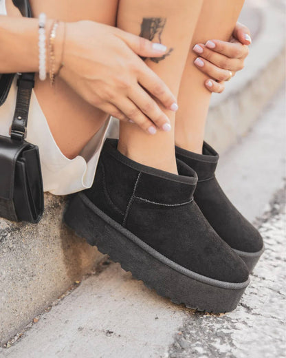 -BLACK LADIES BOOTS