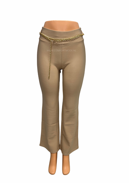 -COMFORTBROEK FLARED BEIGE MET GOUDEN KETTING